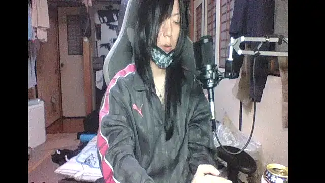 Snapshot of harinyanxxx chatting on 10.31.25 harinyanxxx online show from 10.31.25