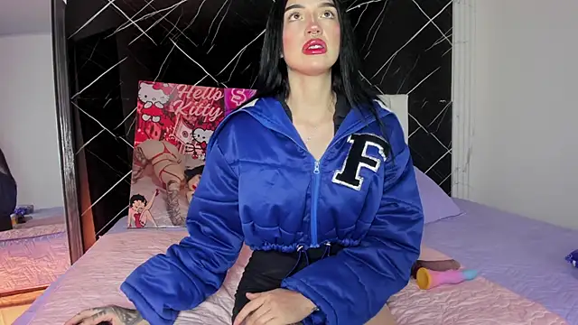 Snapshot of Candy_leilaa3 chatting on 11.21.25 Candy leilaa3 online show from 11.21.25