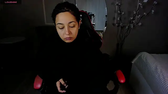 Snapshot of Aisha_Goldstein chatting on 11.16.25 Aisha Goldstein online show from 11.16.25