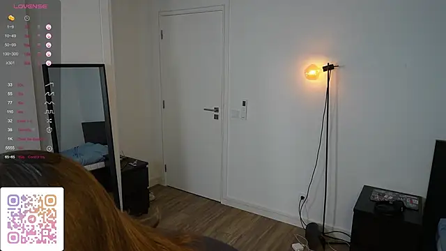 Snapshot of NeonyMuse chatting on 11.26.25 NeonyMuse online show from 11.26.25