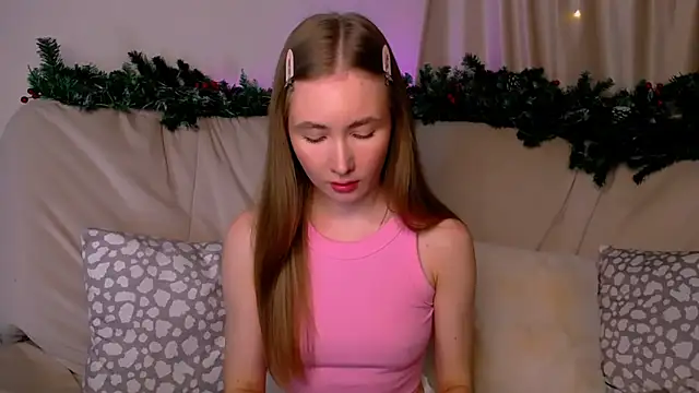 Snapshot of EllyColins chatting on 12.19.25 EllyColins online show from 12.19.25