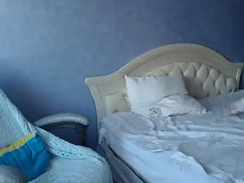 Snapshot of LuckyLisa23 chatting on 10.15.25 LuckyLisa23 online show from 10.15.25