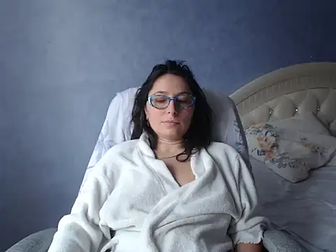 Snapshot of LuckyLisa23 chatting on 11.23.25 LuckyLisa23 online show from 11.23.25