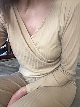 Snapshot of KittieCreme chatting on 02.19.26 KittieCreme online show from 02.19.26