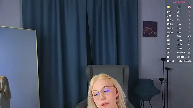 Snapshot of lovedrope chatting on 11.12.25 lovedrope online show from 11.12.25