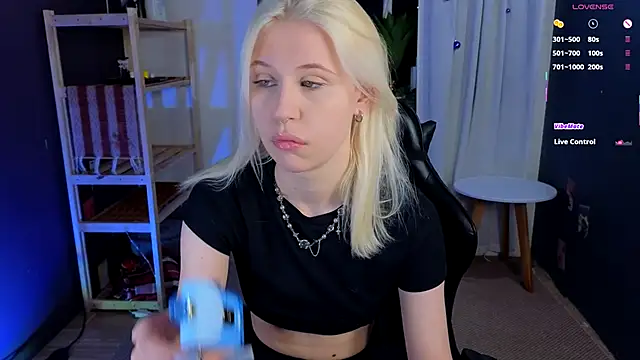 Snapshot of lovedrope chatting on 01.06.26 lovedrope online show from 01.06.26