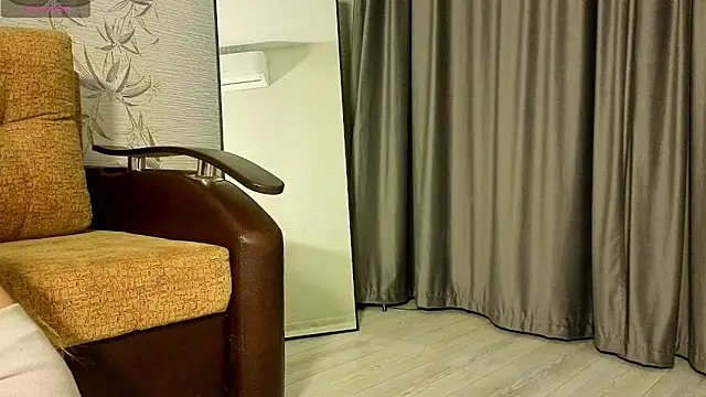 MissPompadure online show from 04.12.26