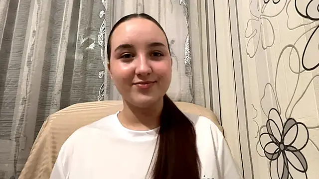 Snapshot of DaisyMolly chatting on 10.12.25 DaisyMolly online show from 10.12.25