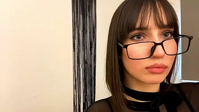 Snapshot of nikabloom chatting on 11.22.25 nikabloom online show from 11.22.25