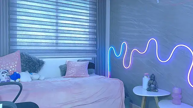 Naaomi cute online show from 10.28.25