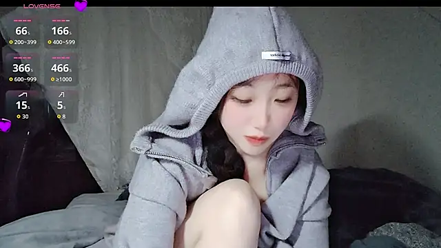 Snapshot of hyp0crite chatting on 11.16.25 hyp0crite online show from 11.16.25