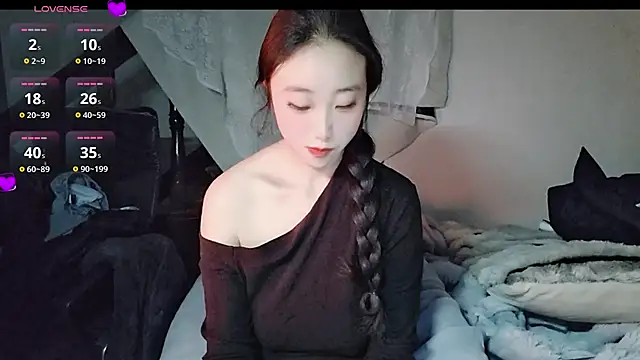 Snapshot of hyp0crite chatting on 11.22.25 hyp0crite online show from 11.22.25