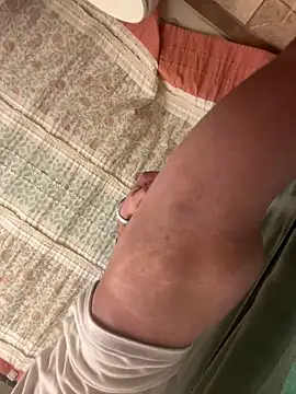 Snapshot of LilCheeky chatting on 10.25.25 LilCheeky online show from 10.25.25