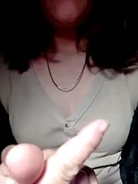 YiyinLy online show from 01.05.26