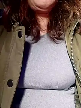 YiyinLy online show from 01.08.26