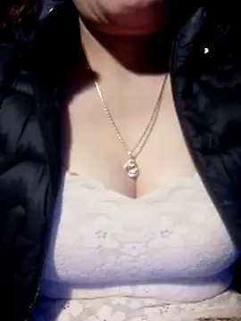 YiyinLy online show from 03.10.26