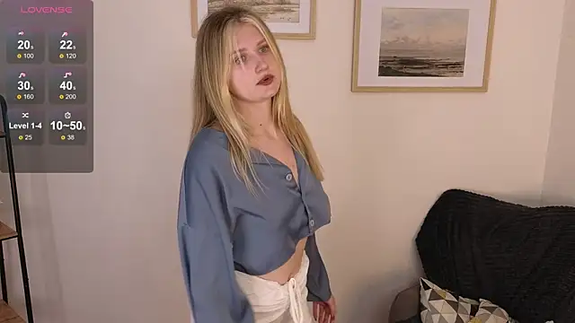 Snapshot of Shirley_Davis chatting on 10.30.25 Shirley Davis online show from 10.30.25