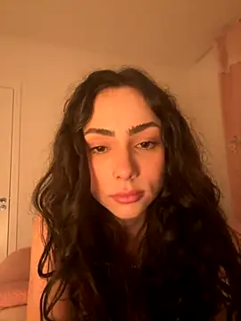 Baby Mia pires online show from 11.28.25