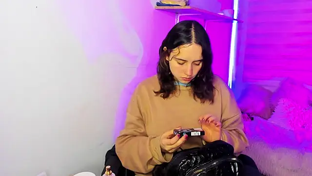 Emily Lindey online show from 11.20.25