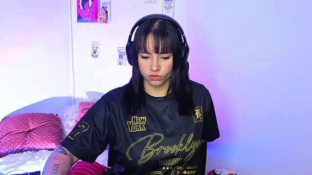 Emily Lindey online show from 04.18.26