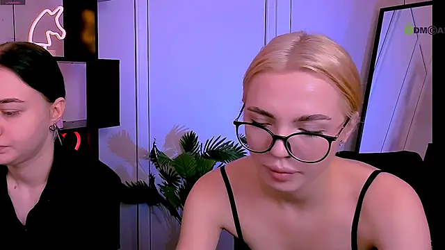 Snapshot of sendi_cais chatting on 10.27.25 sendi cais online show from 10.27.25