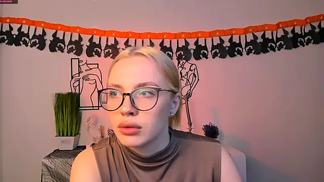 Snapshot of sendi_cais chatting on 11.03.25 sendi cais online show from 11.03.25