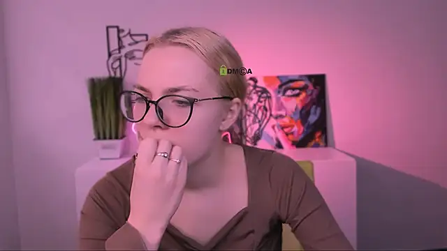 Snapshot of sendi_cais chatting on 11.17.25 sendi cais online show from 11.17.25