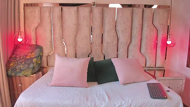 Snapshot of Black_barbie25 chatting on 10.16.25 Black barbie25 online show from 10.16.25