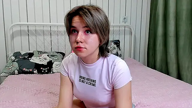 Snapshot of AlisiaEthen chatting on 10.26.25 AlisiaEthen online show from 10.26.25