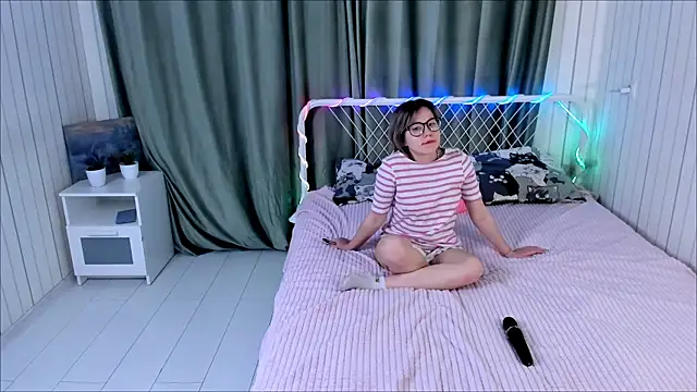 Snapshot of AlisiaEthen chatting on 11.14.25 AlisiaEthen online show from 11.14.25