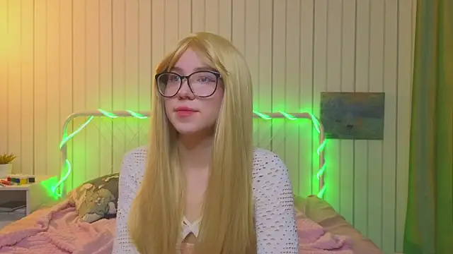 Snapshot of AlisiaEthen chatting on 11.24.25 AlisiaEthen online show from 11.24.25