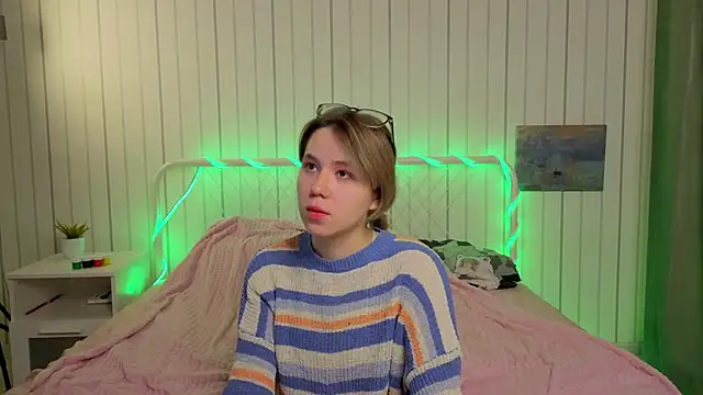 Snapshot of AlisiaEthen chatting on 11.27.25 AlisiaEthen online show from 11.27.25