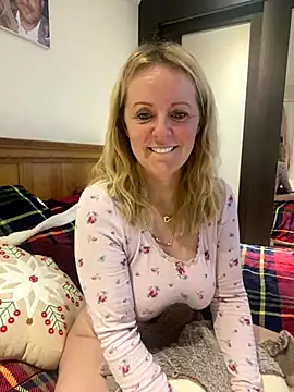 madamlillyrose online show from 12.18.25