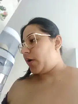 Snapshot of kassandra_luxury chatting on 11.29.25 kassandra luxury online show from 11.29.25