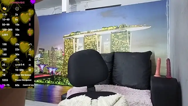 Snapshot of Zakura_hot_25 chatting on 10.28.25 Zakura hot 25 online show from 10.28.25