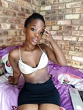 Snapshot of TinyThick chatting on 11.05.25 TinyThick online show from 11.05.25