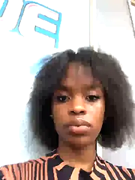 Snapshot of TinyThick chatting on 11.15.25 TinyThick online show from 11.15.25