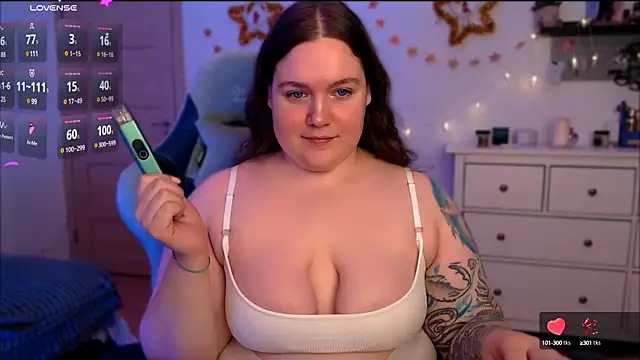 Snapshot of SummerTina chatting on 01.08.25 SummerTina online show from 01.08.25