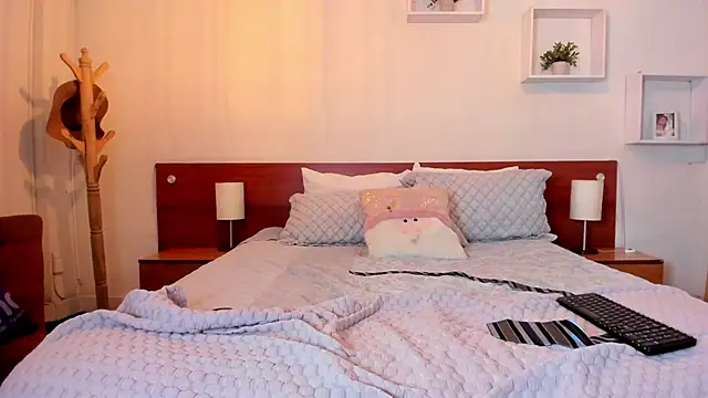 Cat  Moon   online show from 11.21.25