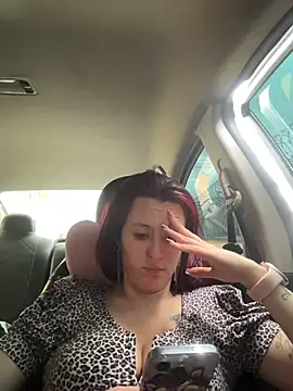 Snapshot of Zoe_fire chatting on 11.14.25 Zoe fire online show from 11.14.25