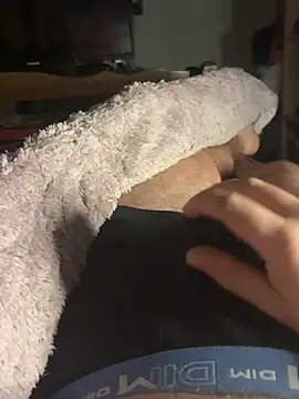 Snapshot of creamydeluxe chatting on 11.06.25 creamydeluxe online show from 11.06.25