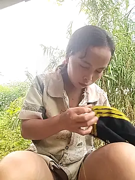 Snapshot of Nguyet2k4 chatting on 10.17.25 Nguyet2k4 online show from 10.17.25