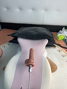 Snapshot of youzi33 chatting on 11.24.25 youzi33 online show from 11.24.25