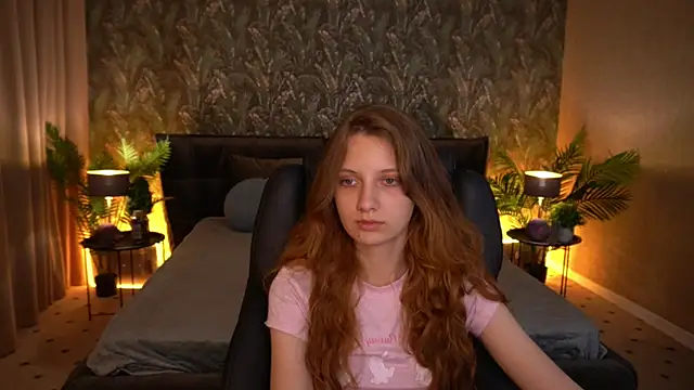 Snapshot of CuteeFoxy chatting on 06.26.26 CuteeFoxy online show from 06.26.26