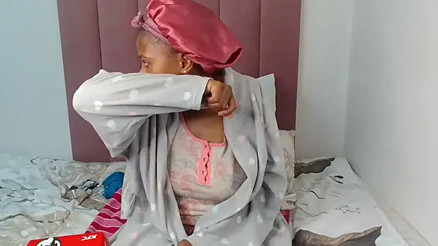 Snapshot of Bubbles156 chatting on 11.10.25 Bubbles156 online show from 11.10.25