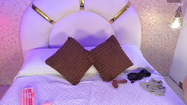 Snapshot of emmy_rose25 chatting on 10.24.25 emmy rose25 online show from 10.24.25