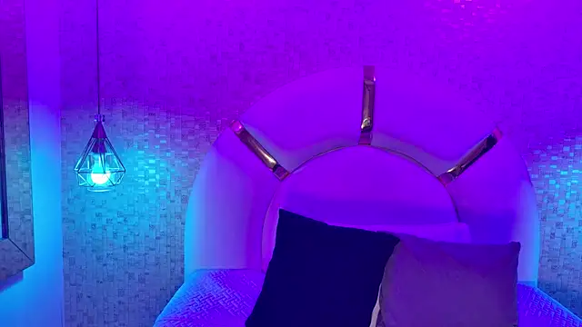 Snapshot of emmy_rose25 chatting on 01.08.26 emmy rose25 online show from 01.08.26