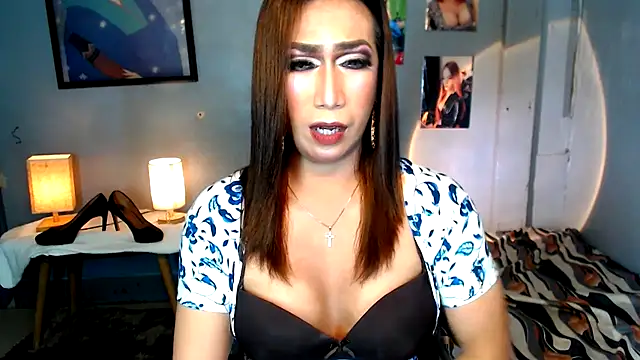 littleredbunny27 online show from 06.12.26