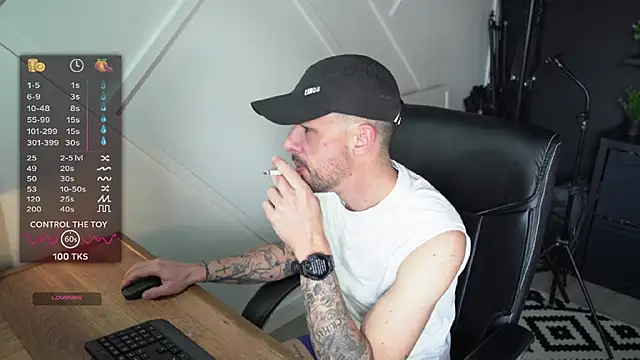 Snapshot of monsieurguitsxxx chatting on 03.09.26 monsieurguitsxxx online show from 03.09.26