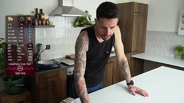 Snapshot of monsieurguitsxxx chatting on 03.14.26 monsieurguitsxxx online show from 03.14.26